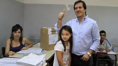 Elecciones porteñas 2015: Recalde ya está en el búnker del FPV Elecciones porteñas 2015: Recalde ya está en el búnker del FPV
