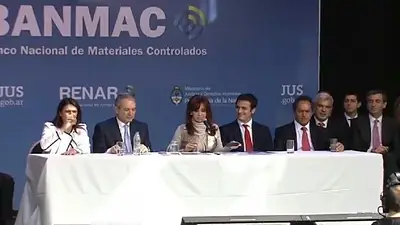 Cristina remarcó que no tiene cuentas en el exterior y denunció una "campaña contra el país" de los fondos buitre Cristina remarcó que no tiene cuentas en el exterior y denunció una "campaña contra el país" de los fondos buitre