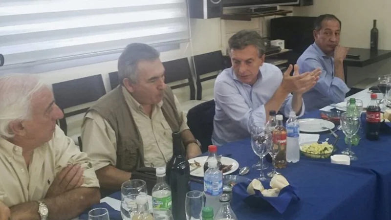 Macri prometió a los gremios que modificará Ganancias y mantendrá las paritarias
