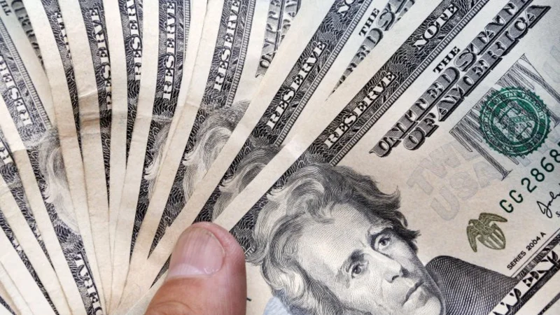 En abril se registró un máximo de compras de dólar ahorro