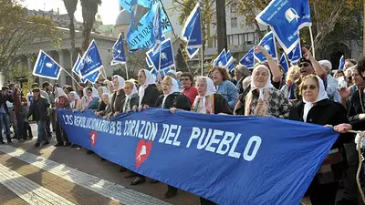 Las Madres cumplieron 38 años y marcharon como cada jueves Las Madres cumplieron 38 años y marcharon como cada jueves