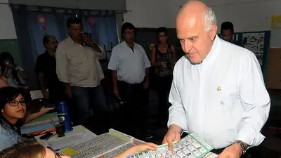 Lifschitz votó y señaló que las PASO de Santa Fe "pueden marcar tendencia" Lifschitz votó y señaló que las PASO de Santa Fe "pueden marcar tendencia"