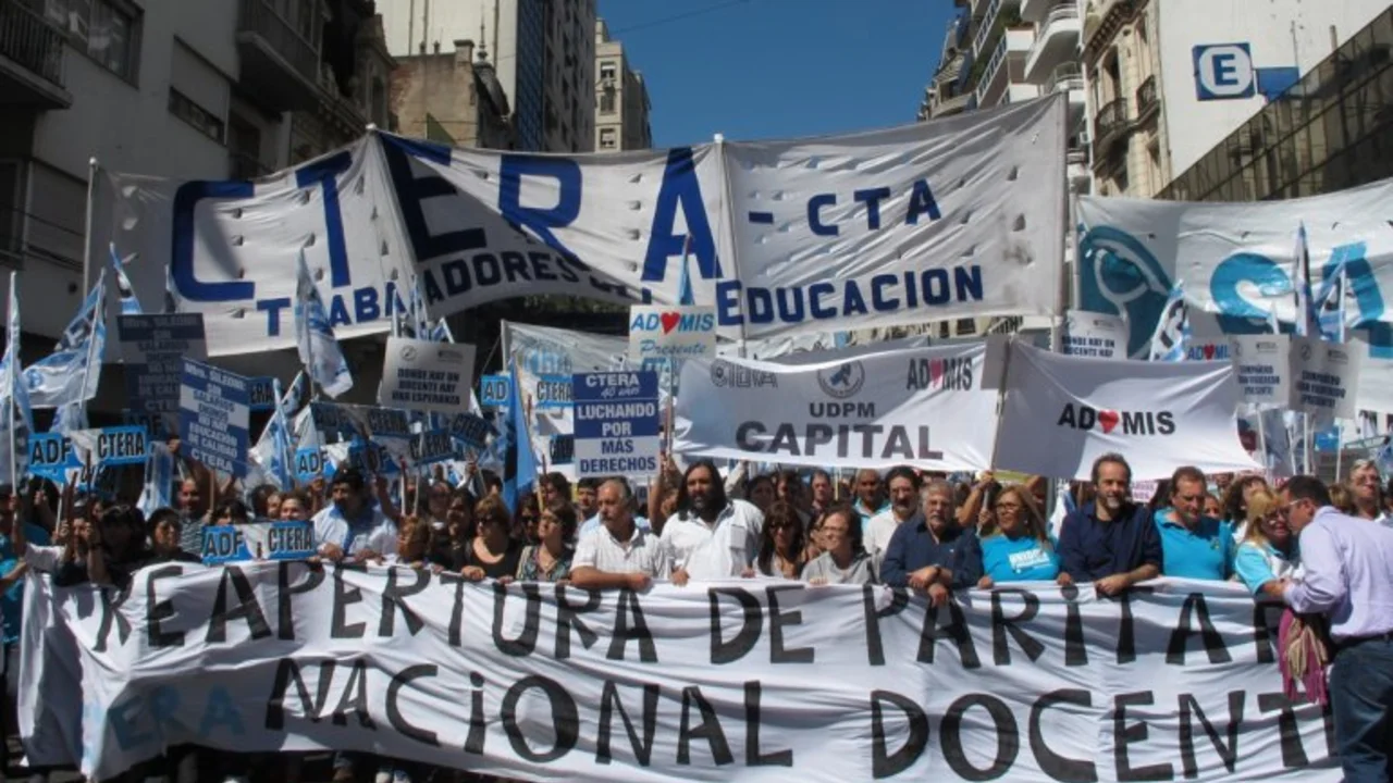 Paro docente: medida de fuerza por paritarias incumplidas