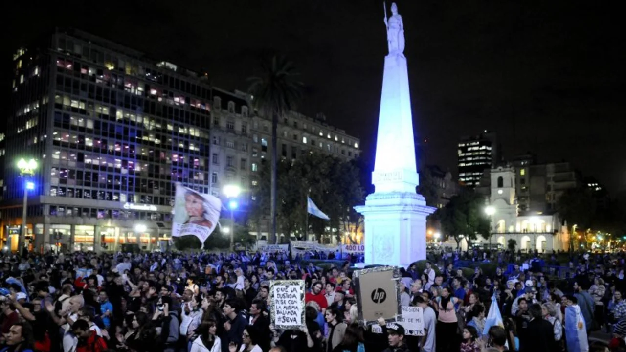 Marcha contra el ajuste de Macri en Plaza de Mayo