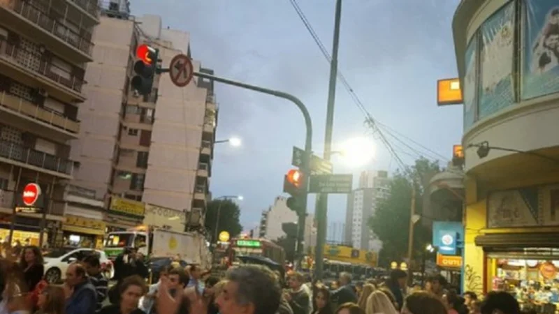 Nuevo cacerolazo espontáneo contra el ajuste y los despidos de Macri