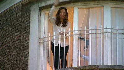 Cristina Kirchner volvió a bailar en su balcón Cristina Kirchner volvió a bailar en su balcón