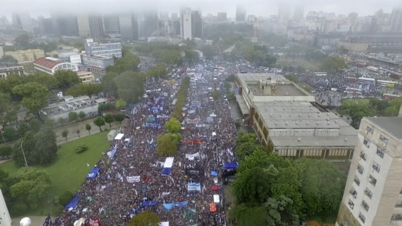 El gobierno dice que la reaparición de Cristina es "una foto del pasado"