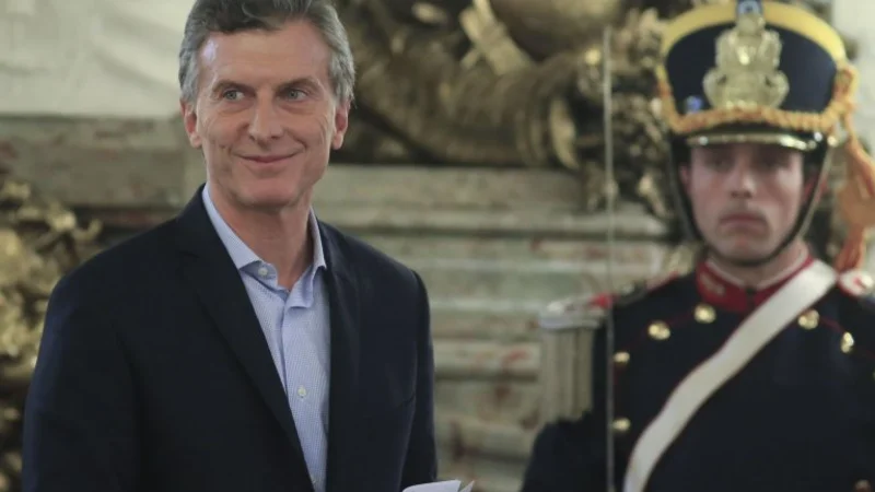 Macri le da a un funcionario público la administración de sus bienes