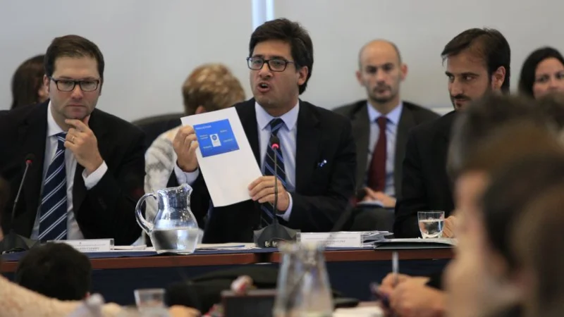 El Gobierno recibió duras críticas por su proyecto para limitar a Gils Carbó