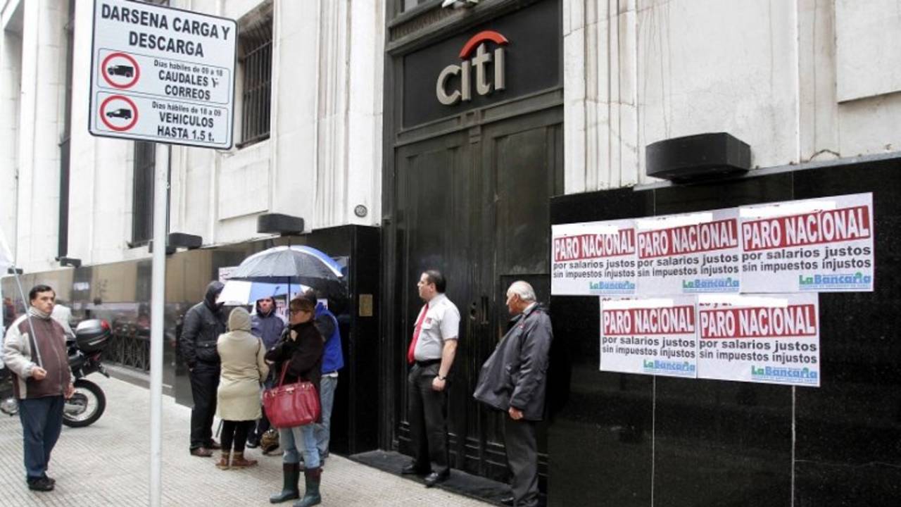 Nuevo paro de bancarios: jueves y viernes no habrá atención