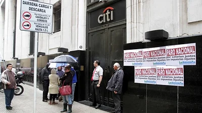 Nuevo paro de bancarios: jueves y viernes no habrá atención Nuevo paro de bancarios: jueves y viernes no habrá atención