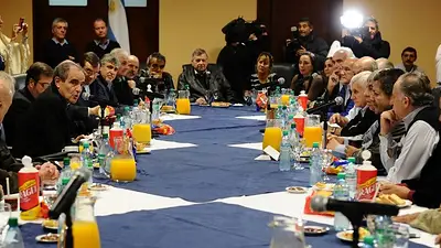 Elogios a la unidad gremial y críticas a los despidos en cónclave de la Iglesia con la CGT Elogios a la unidad gremial y críticas a los despidos en cónclave de la Iglesia con la CGT