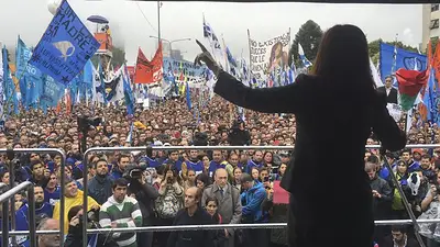 Cristina sigue de gira: se reúne con organizaciones sociales en un teatro Cristina sigue de gira: se reúne con organizaciones sociales en un teatro