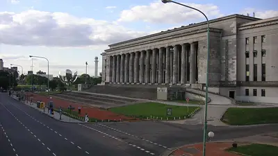 El Gobierno recortó el presupuesto de la UBA: "No alcanza ni para pagar la luz" El Gobierno recortó el presupuesto de la UBA: "No alcanza ni para pagar la luz"