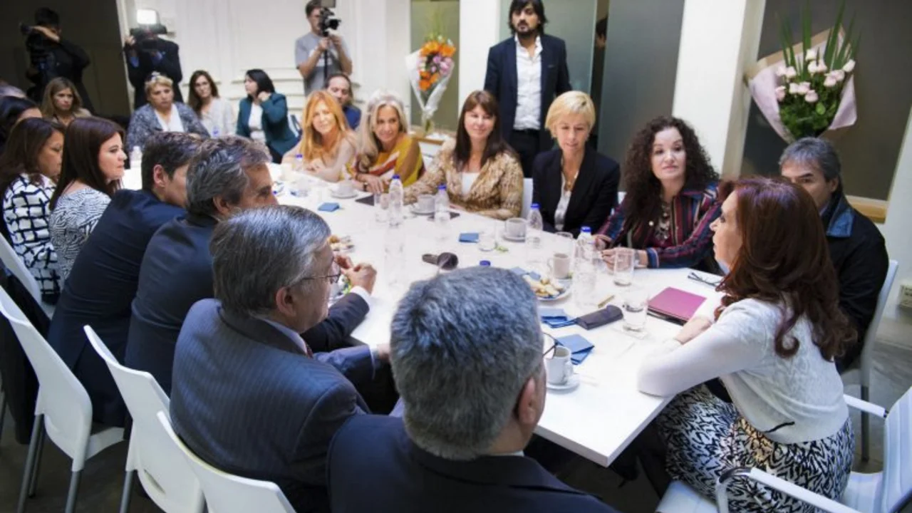 ¿Qué senadores se reunieron con Cristina Kirchner y quiénes pegaron el faltazo?