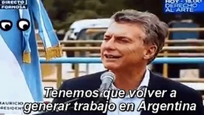 Los divertidos memes del blooper de Macri con la bandera Los divertidos memes del blooper de Macri con la bandera