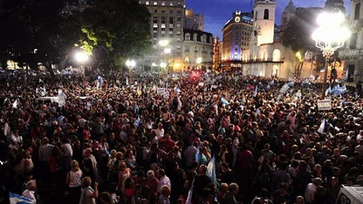 Un militar dirigía la caravana de manifestantes de la marcha pro Macri Un militar dirigía la caravana de manifestantes de la marcha pro Macri