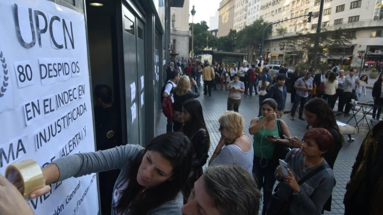En medio del conflicto por salarios, el Indec despidió a 80 trabajadores