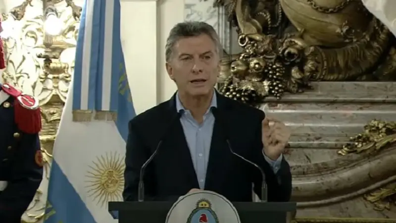 La incómoda reacción de un sindicalista "retado" por Macri en un acto público