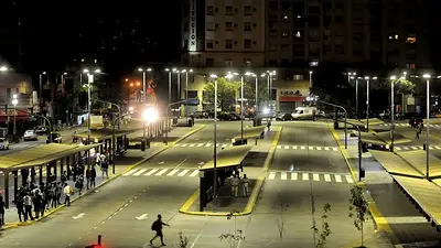 El primer paro general se siente con fuerza y hay piquetes El primer paro general se siente con fuerza y hay piquetes