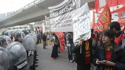 Una periodista de TN habló de represión y los conductores la frenaron Una periodista de TN habló de represión y los conductores la frenaron