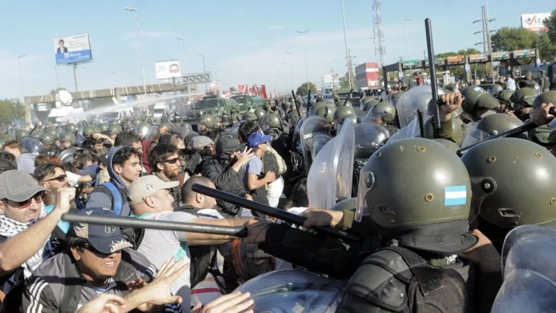 Videos: las imágenes de la brutal represión en Panamericana