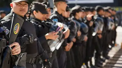 Increíble descuido: fotografías revelan que la policía tiene armas comprada en EEUU Increíble descuido: fotografías revelan que la policía tiene armas comprada en EEUU