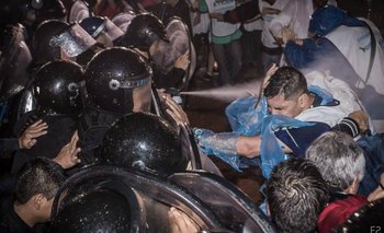 Reprimieron a docentes que querían instalar una carpa frente al Congreso | C5n 