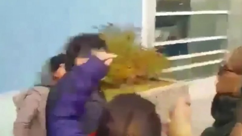 Manifestantes agredieron a Carlos Zannini en Río Gallegos