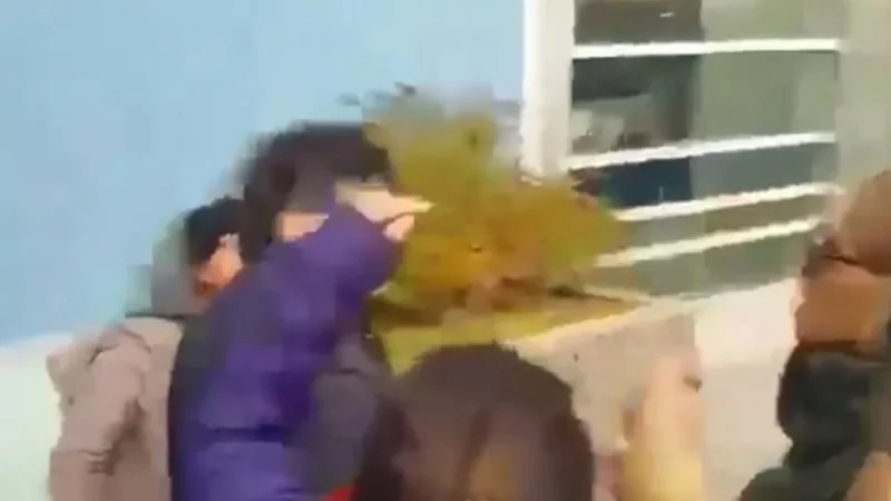 Manifestantes agredieron a Carlos Zannini en Río Gallegos