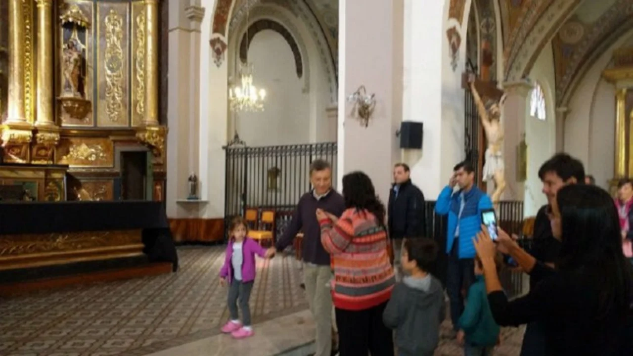Macri fue a rezar y el cura lo retó en medio de la misa por la represión a los docentes