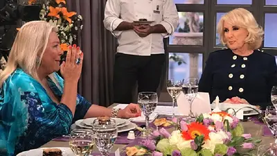 Carrió: "Un día Macri me va a pedir de rodillas que lo saquen a Lorenzetti" Carrió: "Un día Macri me va a pedir de rodillas que lo saquen a Lorenzetti"