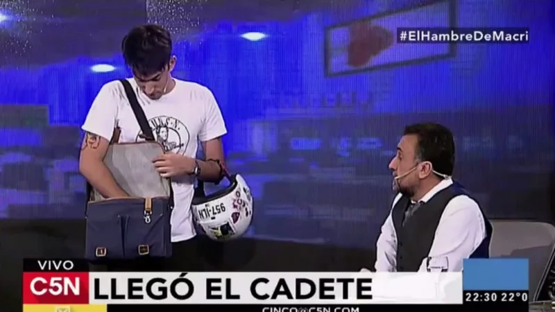 Economía Política: El Cadete analizará los medios con Navarro y Víctor Hugo