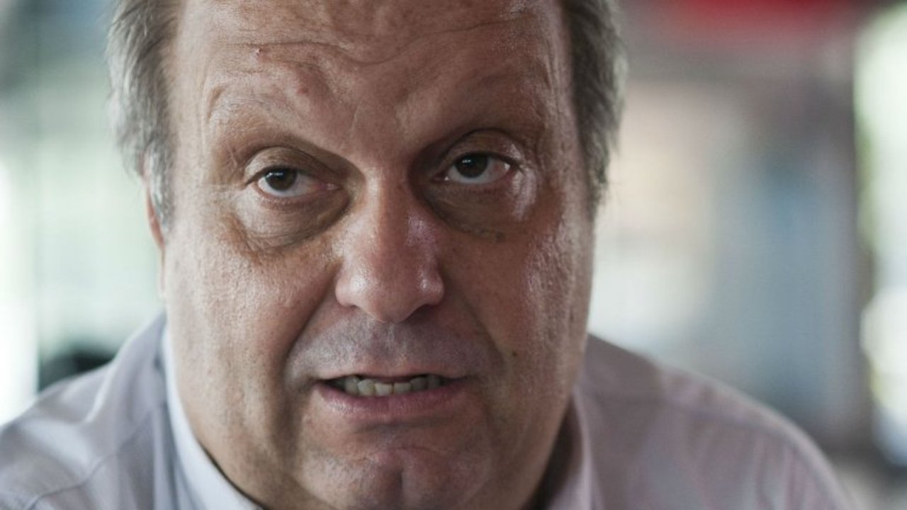 Escándalo en el Senado: Lombardi no pudo explicar despidos y huyó