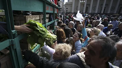 Las más impactantes imágenes del "verdurazo" en Plaza de Mayo Las más impactantes imágenes del "verdurazo" en Plaza de Mayo