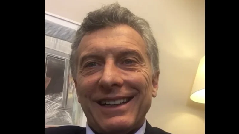 Macri suma una nueva red social e invita a "taringueros" a una juntada