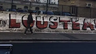 "Fuerza Lousteau", la consigna que la UCR usó para recibir al economista "Fuerza Lousteau", la consigna que la UCR usó para recibir al economista