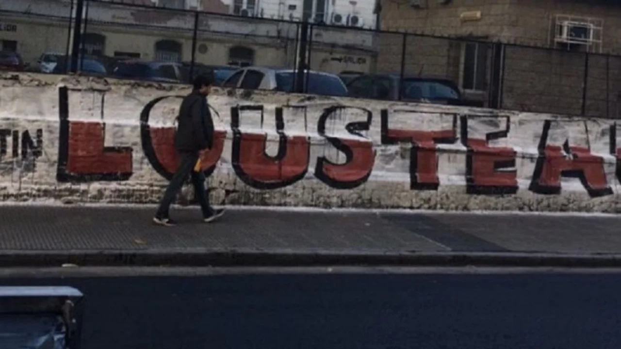 "Fuerza Lousteau", la consigna que la UCR usó para recibir al economista