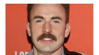 Los mejores memes del bigote nuevo de Chris Evans Los mejores memes del bigote nuevo de Chris Evans