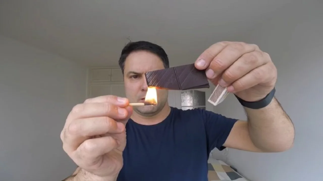 Nuevo desafío viral ruso: prender fuego barras de chocolate