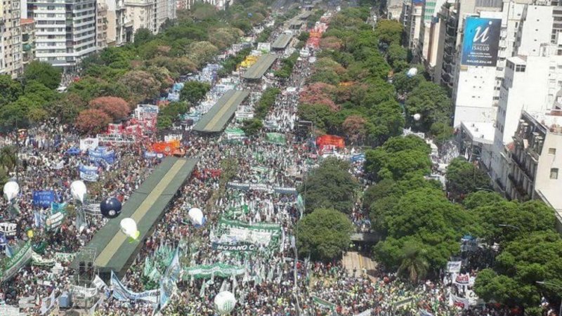 Camioneros anunció una marcha y paro por los despidos en Carrefoour
