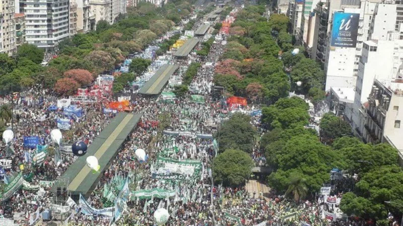 Camioneros anunció una marcha y paro por los despidos en Carrefoour