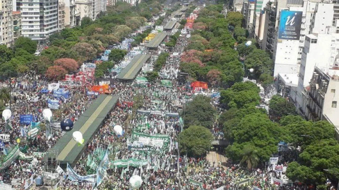 Camioneros anunció una marcha y paro por los despidos en Carrefoour