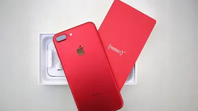 Apple lanza un diseño rojo para iPhone 8 y 8 plus por la lucha contra el VIH/SIDA Apple lanza un diseño rojo para iPhone 8 y 8 plus por la lucha contra el VIH/SIDA