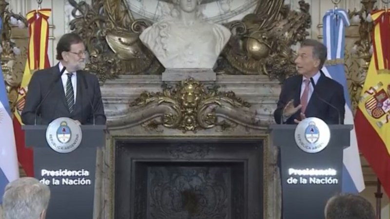 Macri realizó un comentario xenófobo contra una periodista de Clarín