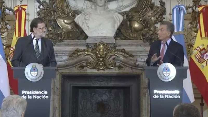 Macri realizó un comentario xenófobo contra una periodista de Clarín
