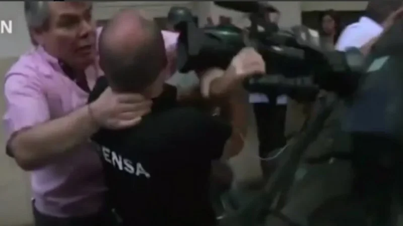Así agredieron a un camarógrafo de Télam en la asunción de Barrionuevo