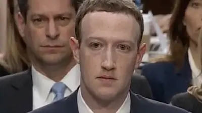 La durísima pregunta a Zuckerberg en el Senado de EE.UU. que desnudó lo peor de Facebook La durísima pregunta a Zuckerberg en el Senado de EE.UU. que desnudó lo peor de Facebook