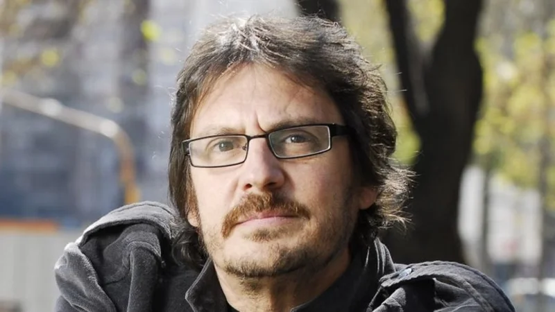 El irónico mensaje de Pigna contra el gobierno por los granaderos con banderas españolas