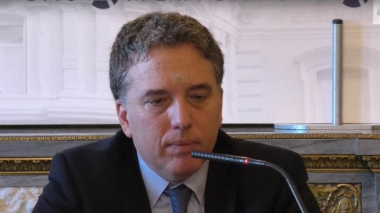 La oposición pidió la renuncia de Dujovne tras la difusión del escándalo